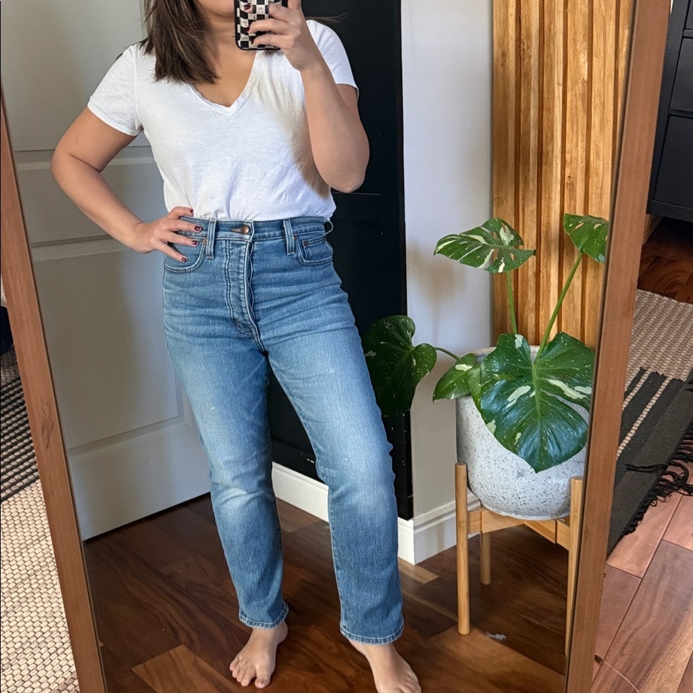 Rivet and Thread Selvedge Ultra High Rise Straight Leg Jeans. Size 27